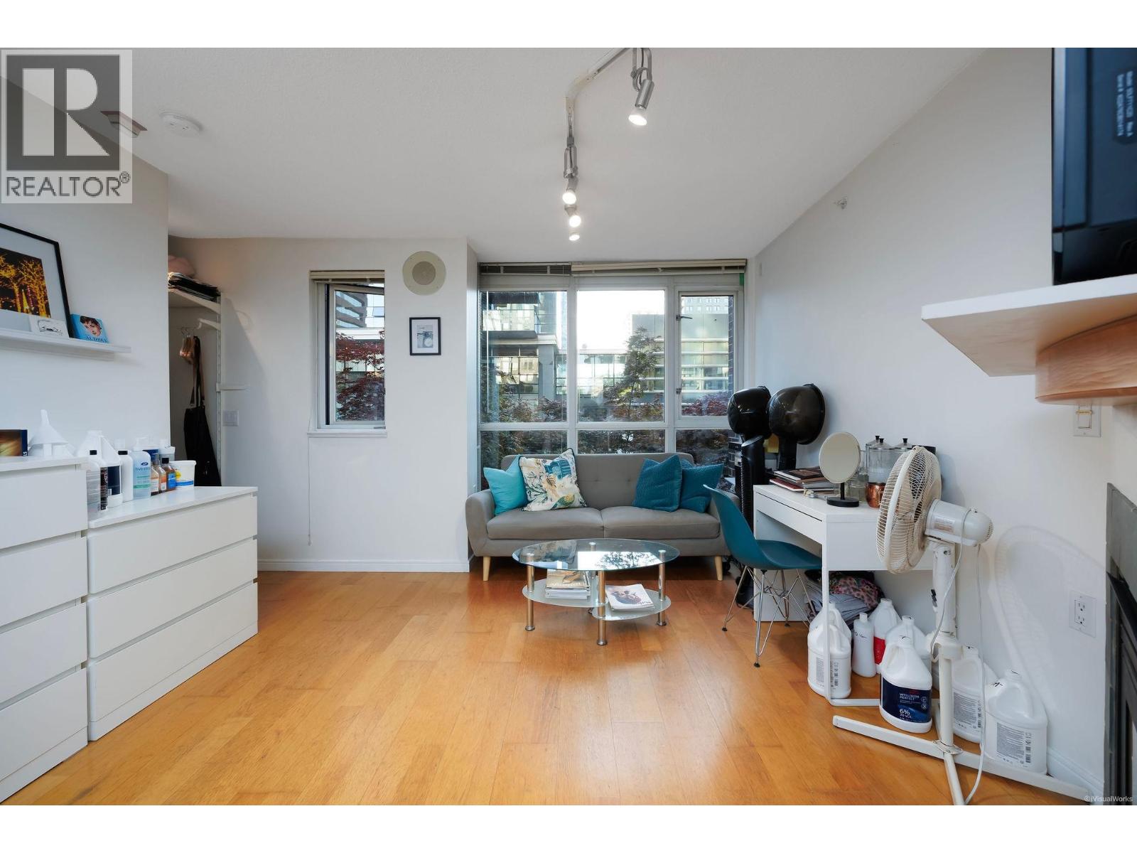 1082 Hornby Street Property Photo 14