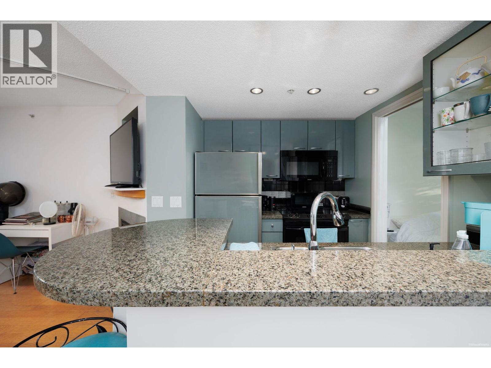 1082 Hornby Street Property Photo 16