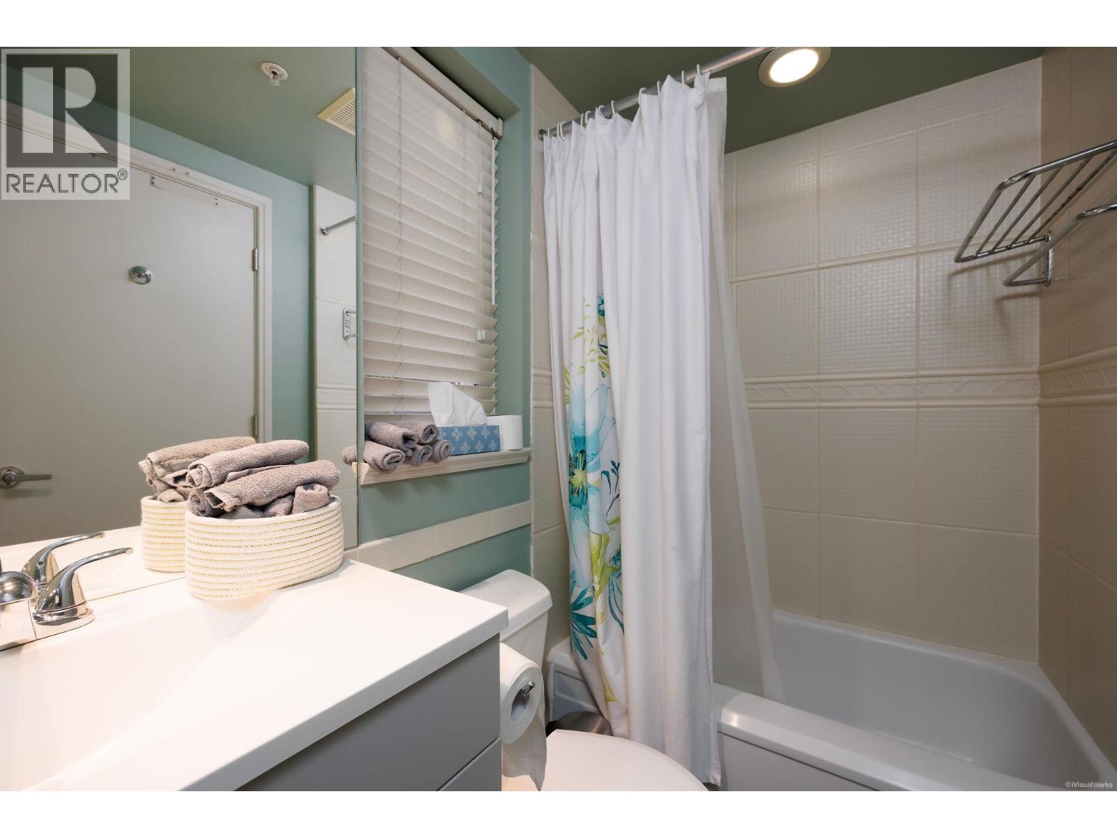1082 Hornby Street Property Photo 18