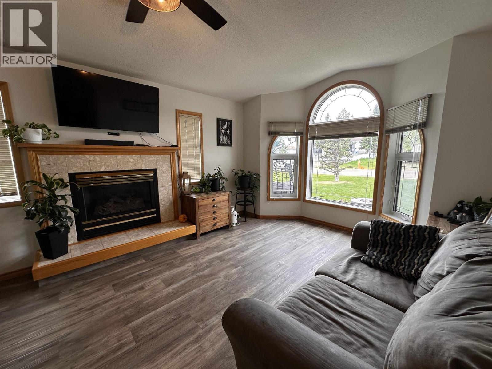 5512 Minnaker Crescent Property Photo 4