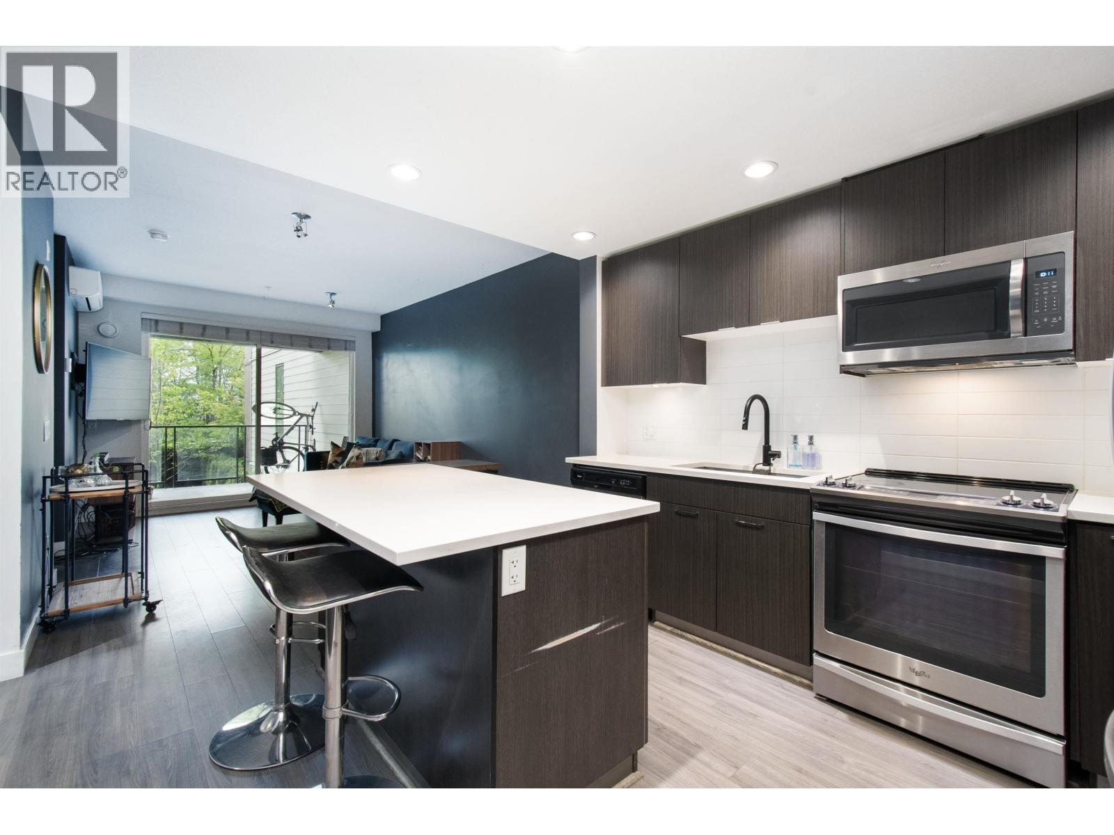 201 719 W 3rd Street Property Photo 4