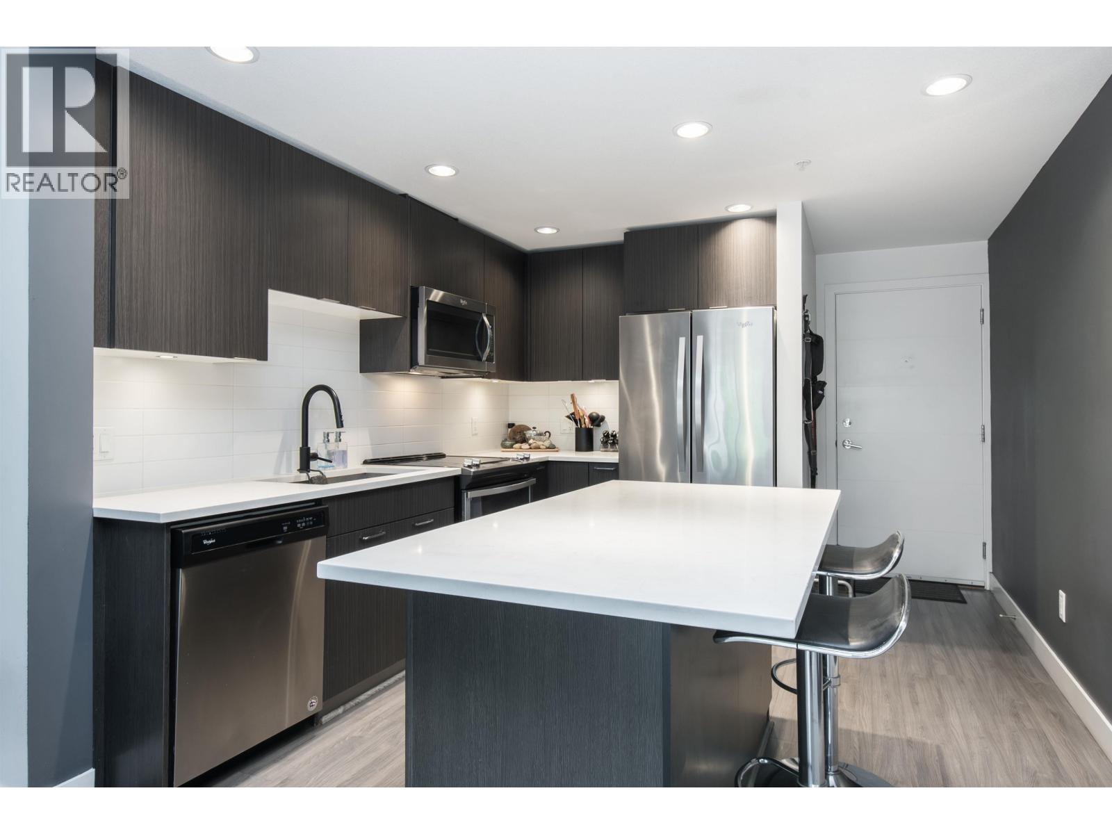 201 719 W 3rd Street Property Photo 5