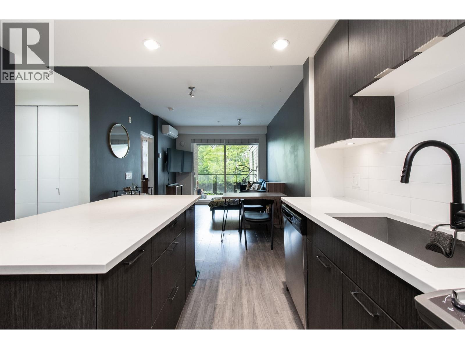 201 719 W 3rd Street Property Photo 7