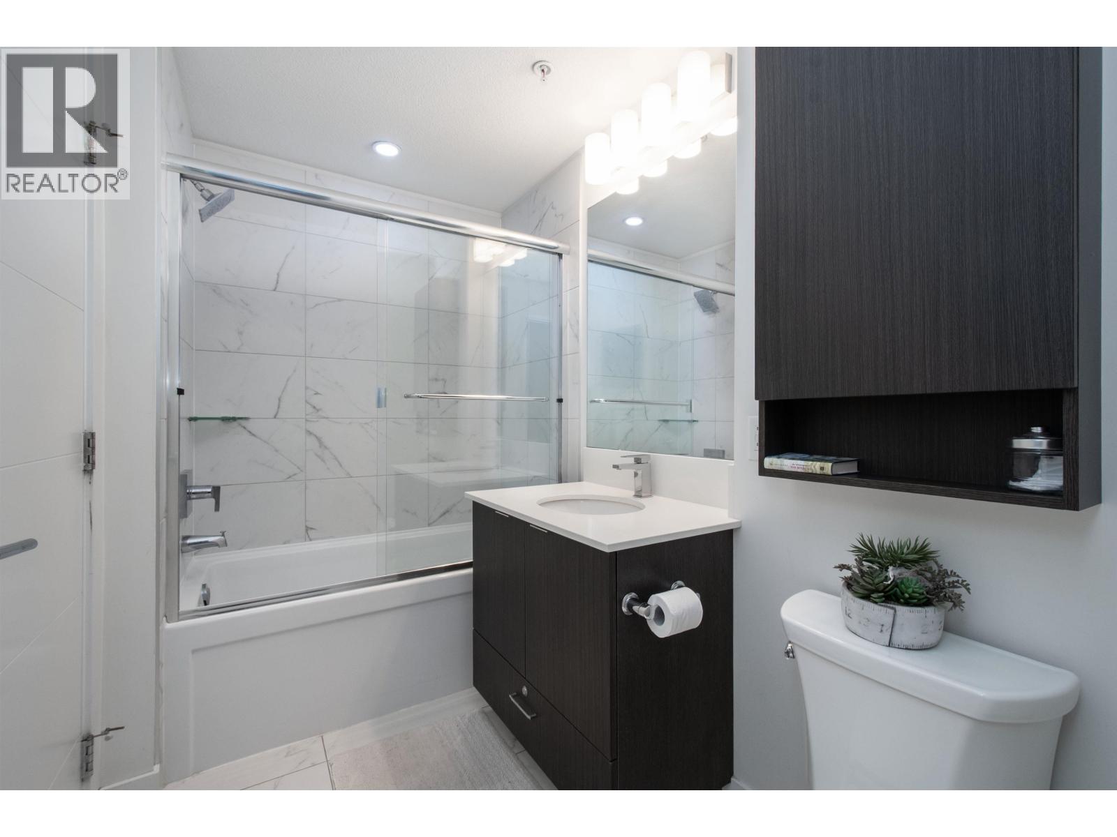 201 719 W 3rd Street Property Photo 14