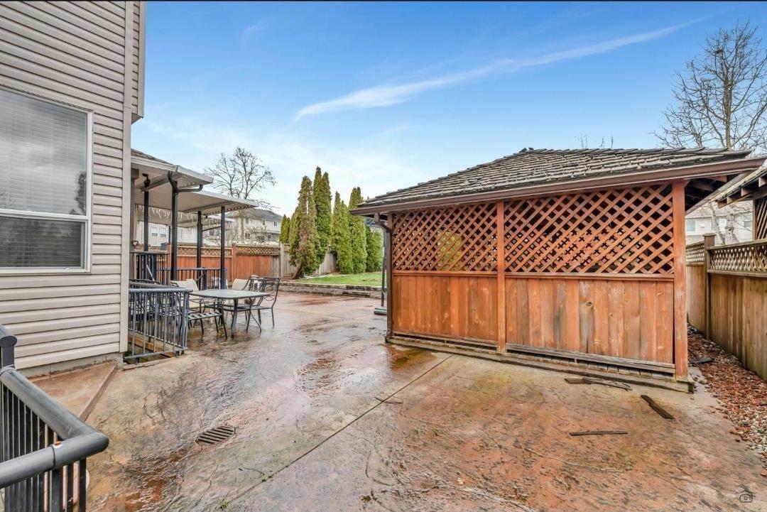 15039 69 Avenue Property Photo 2