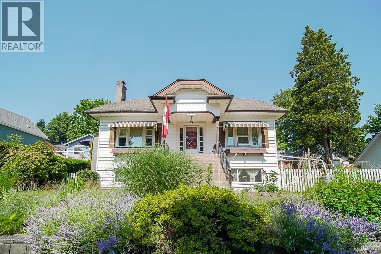 817 SANGSTER PLACE
