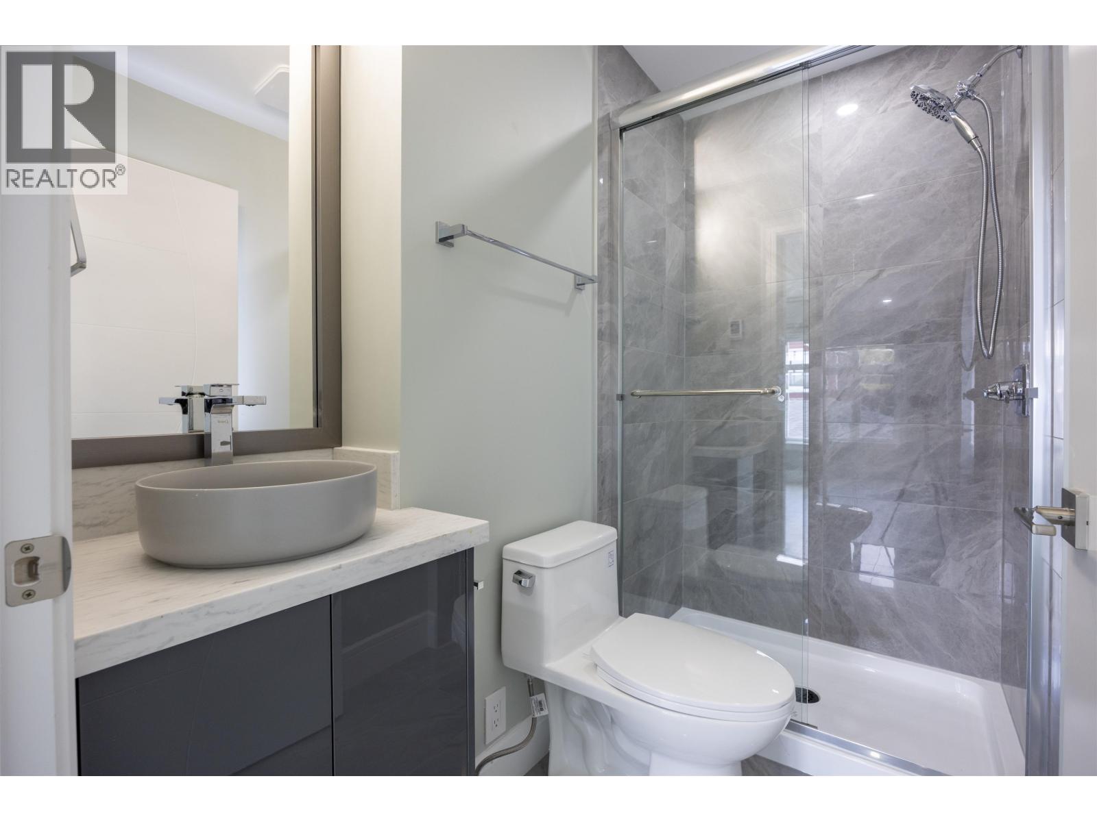 2 5808 Lanark Street Property Photo 14