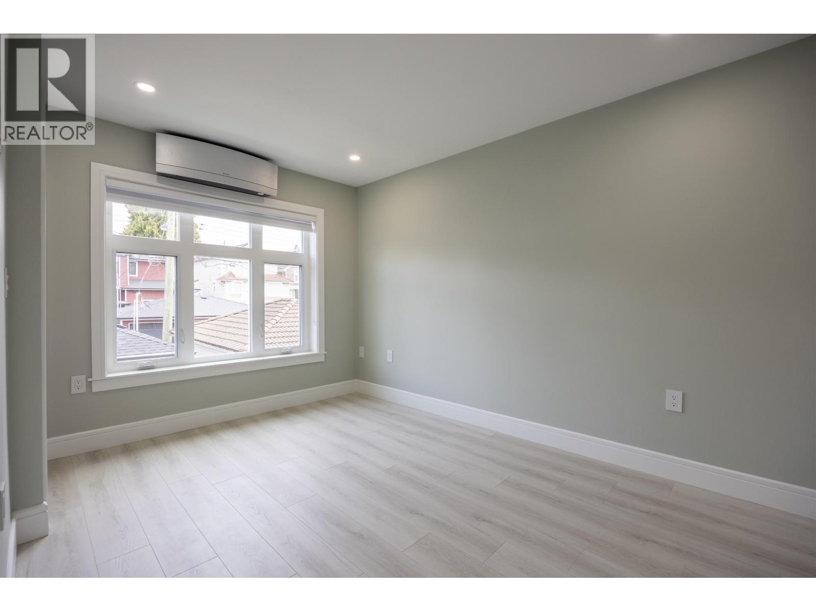 2 5808 Lanark Street Property Photo 15