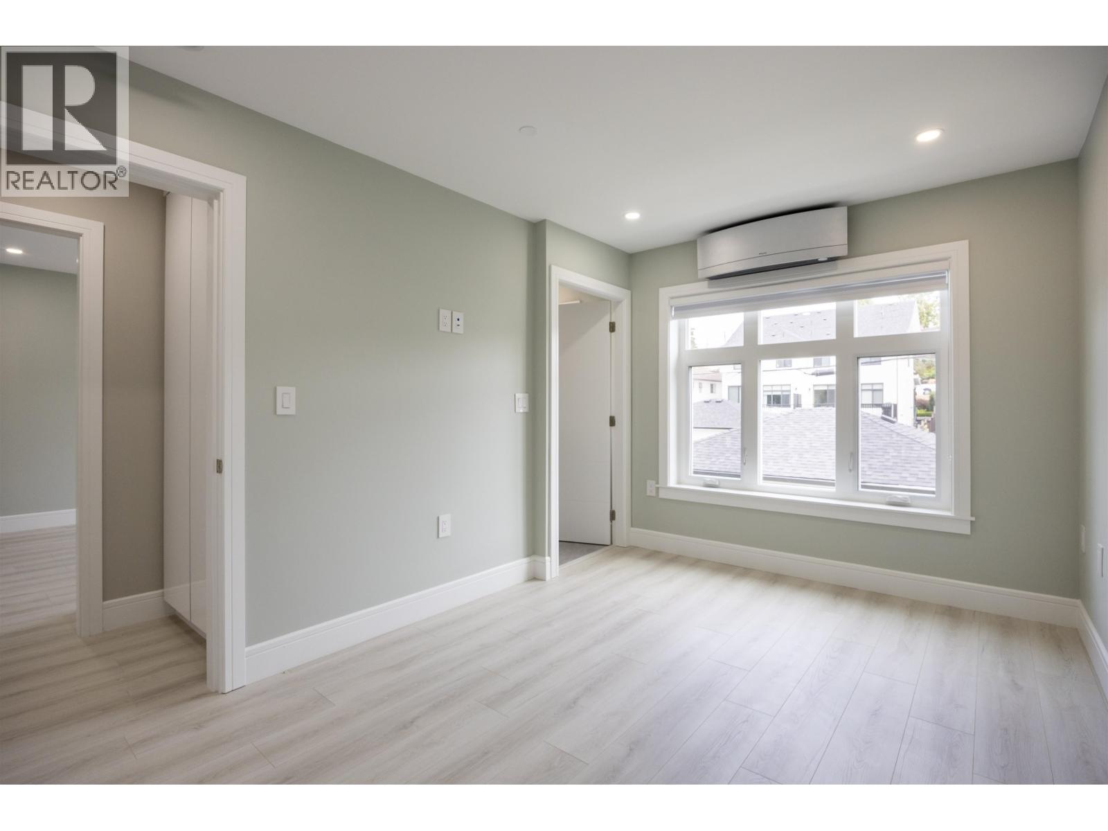 2 5808 Lanark Street Property Photo 16