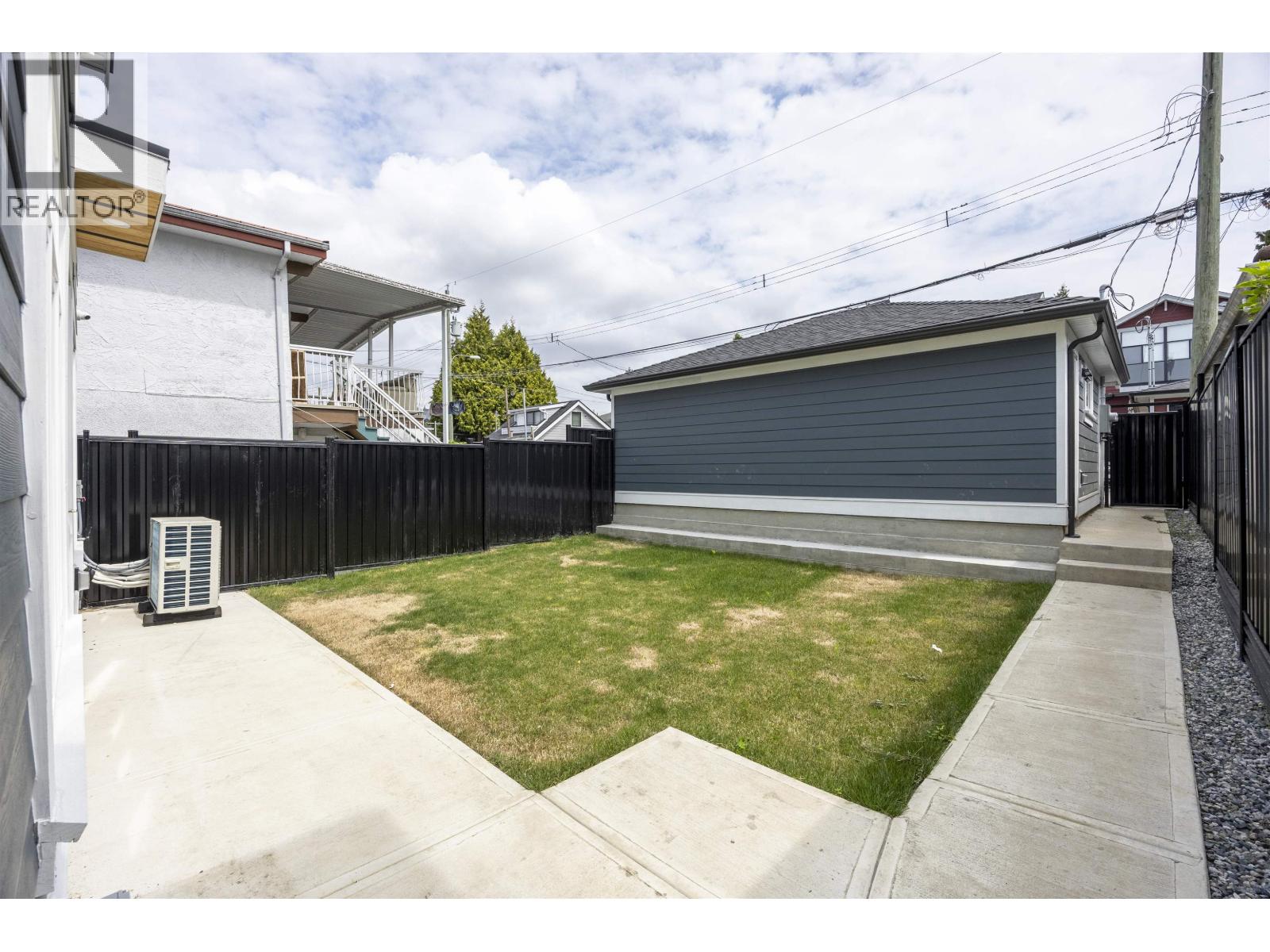 2 5808 Lanark Street Property Photo 21