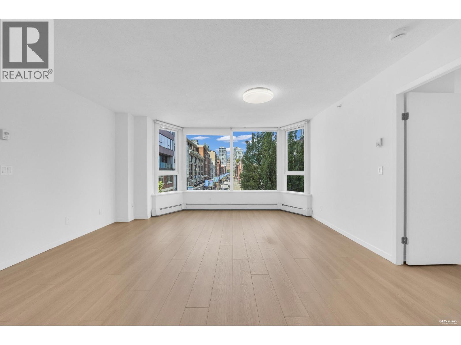 507 388 Drake Street Property Photo 10