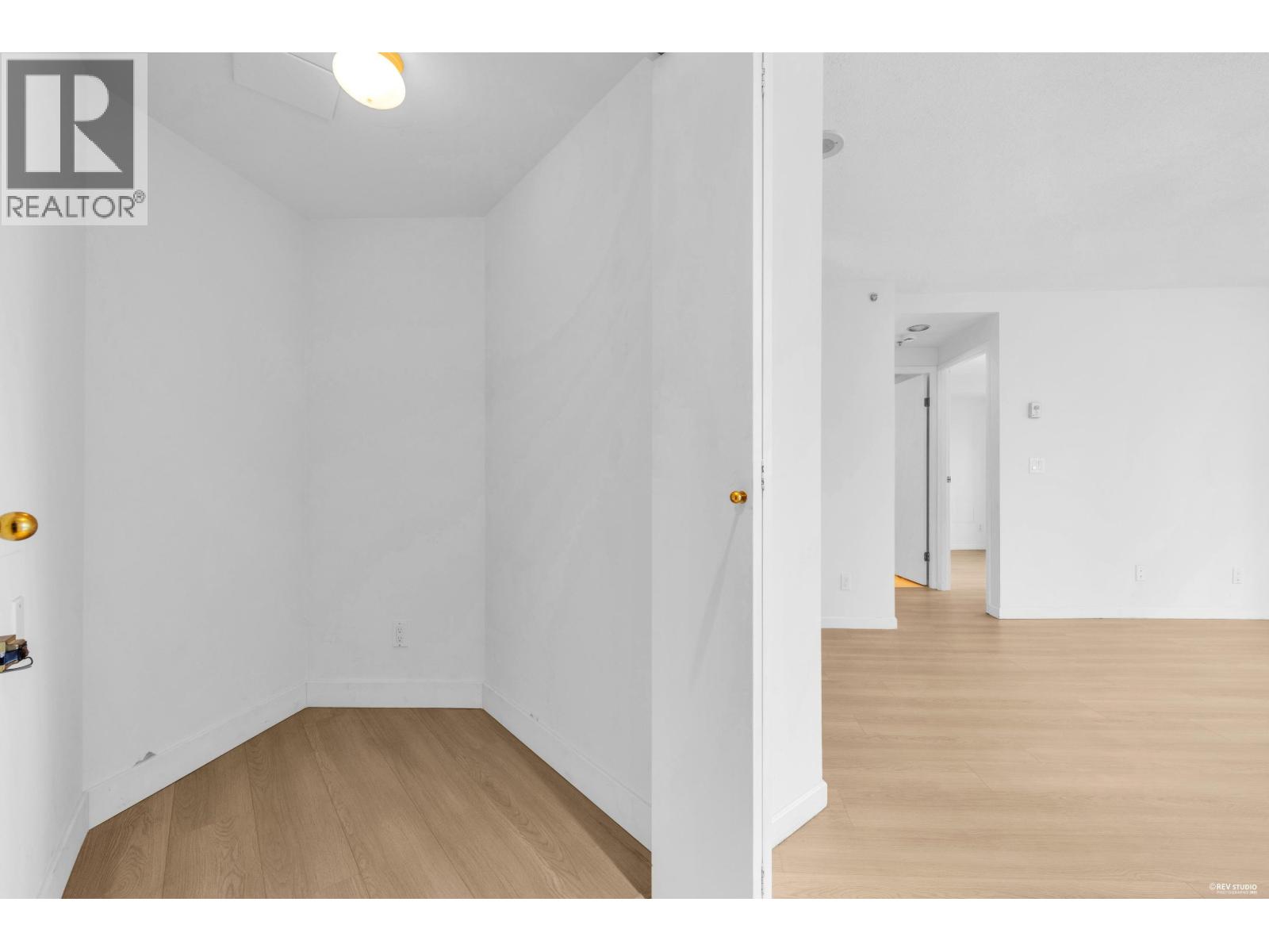 507 388 Drake Street Property Photo 11