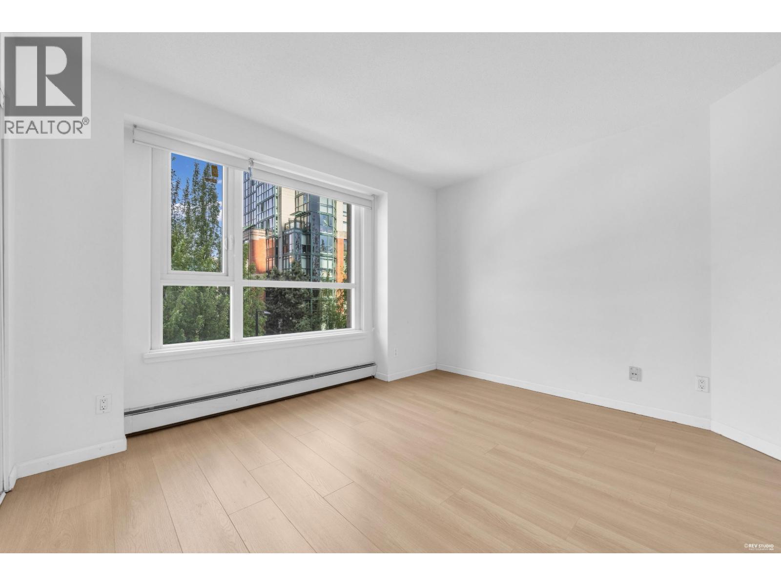 507 388 Drake Street Property Photo 12
