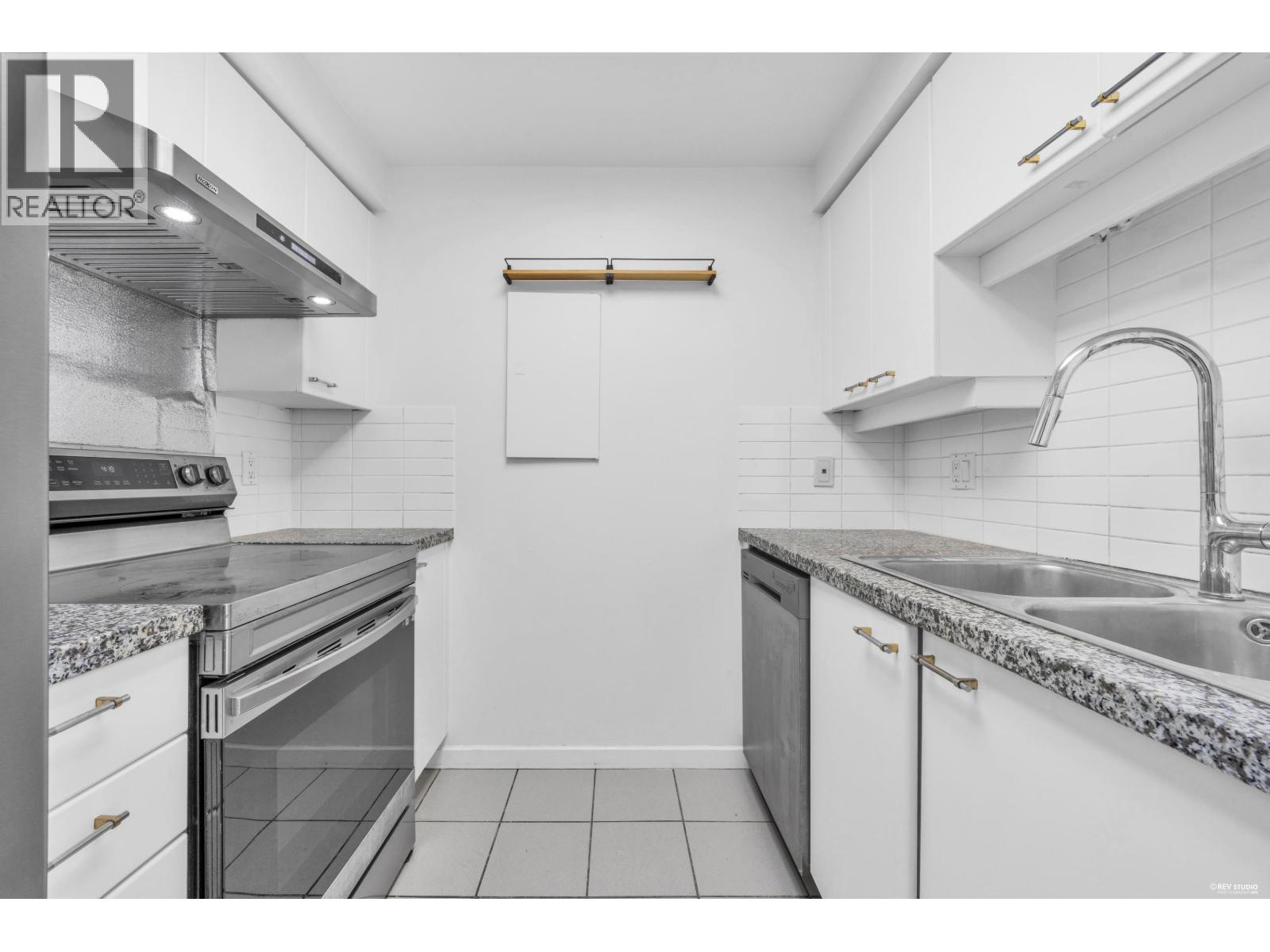 507 388 Drake Street Property Photo 19