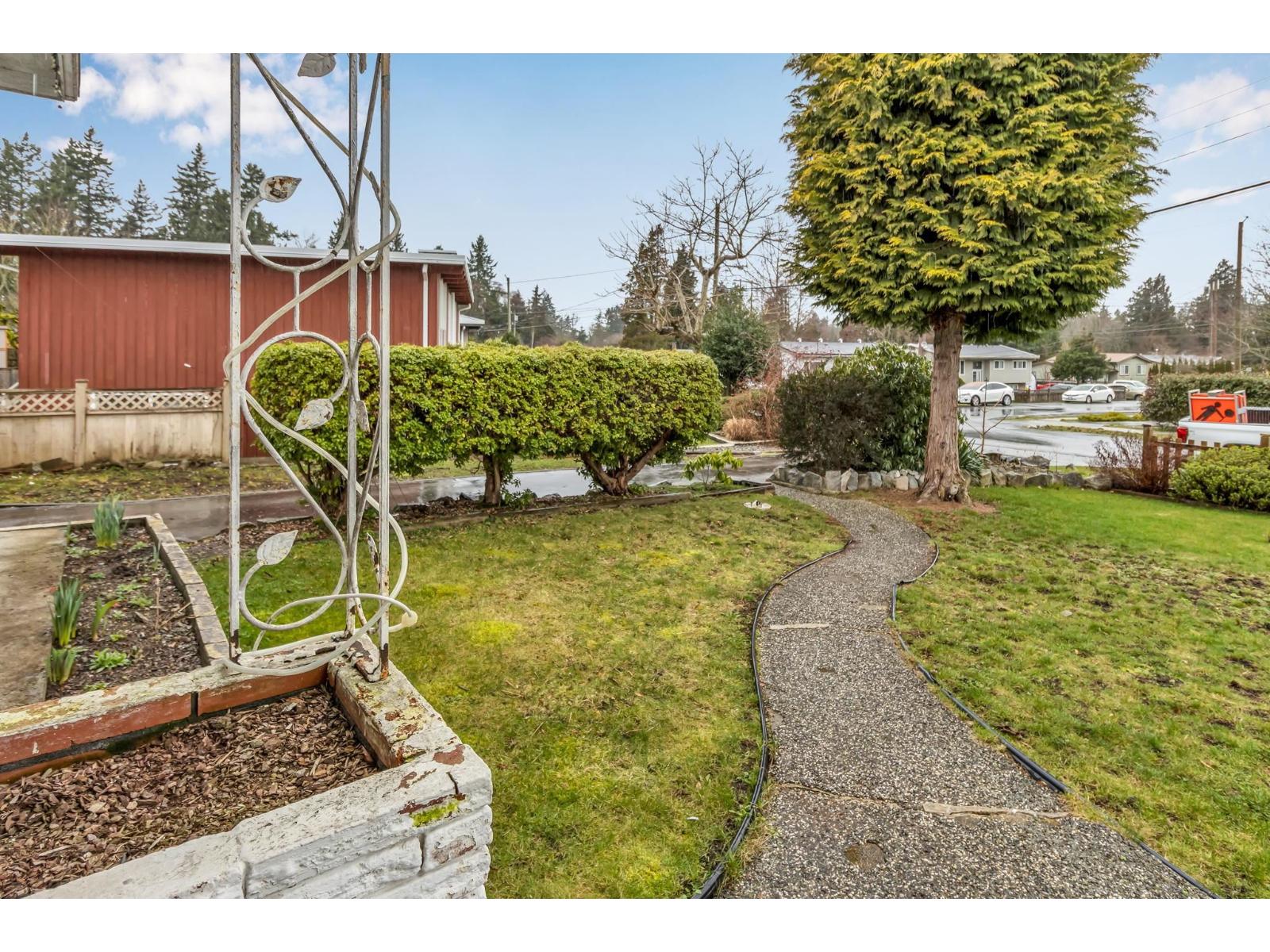 11032 86a Avenue Property Photo 3