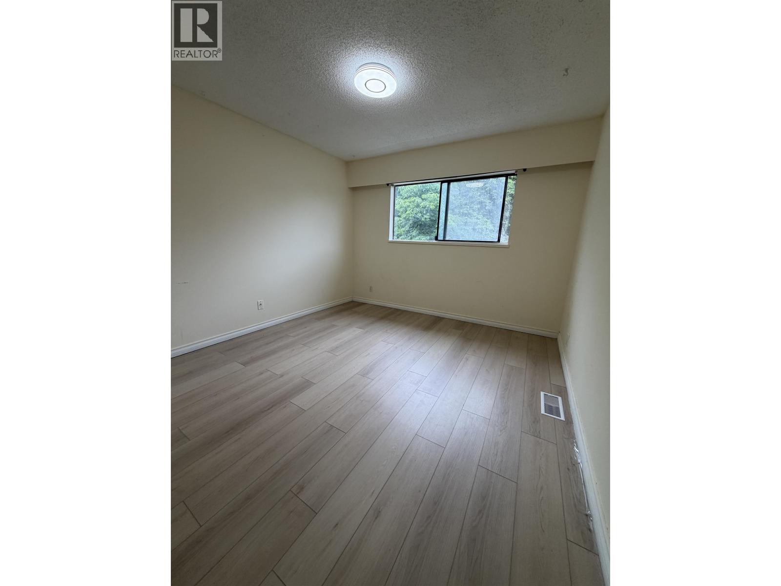 5794 Lanark Street Property Photo 11