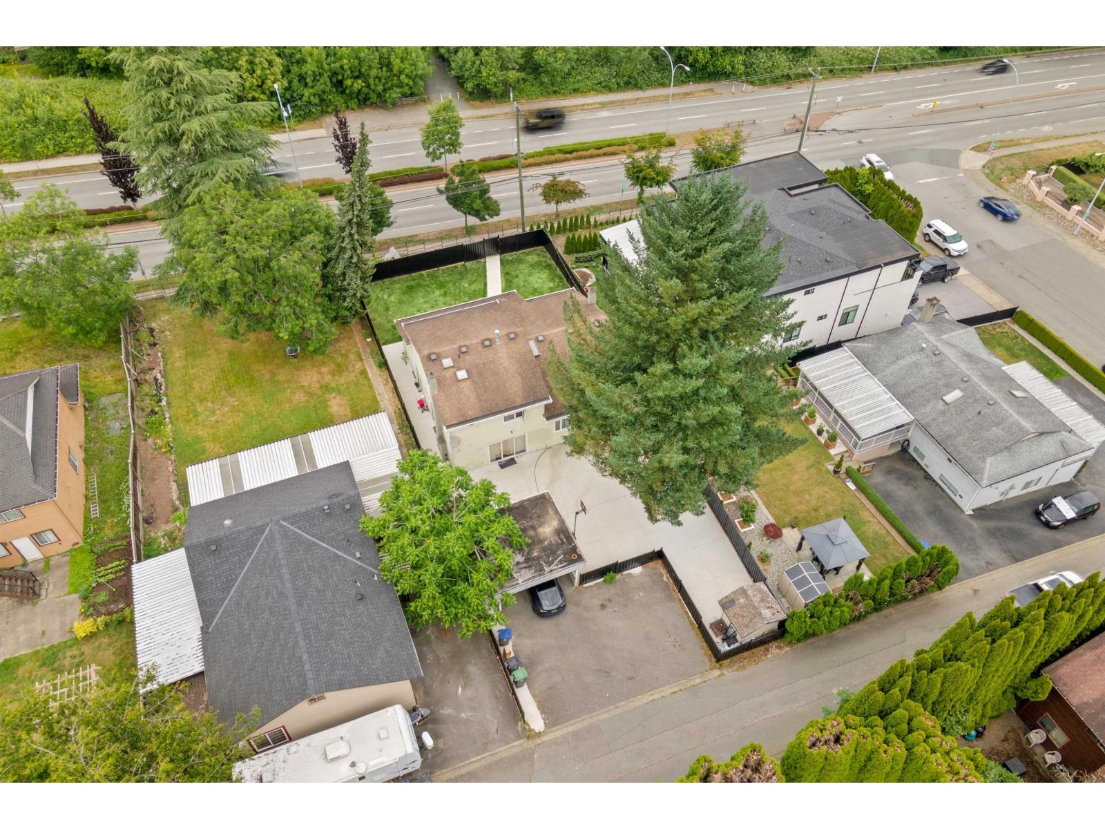 16376 96 Avenue Property Photo 2