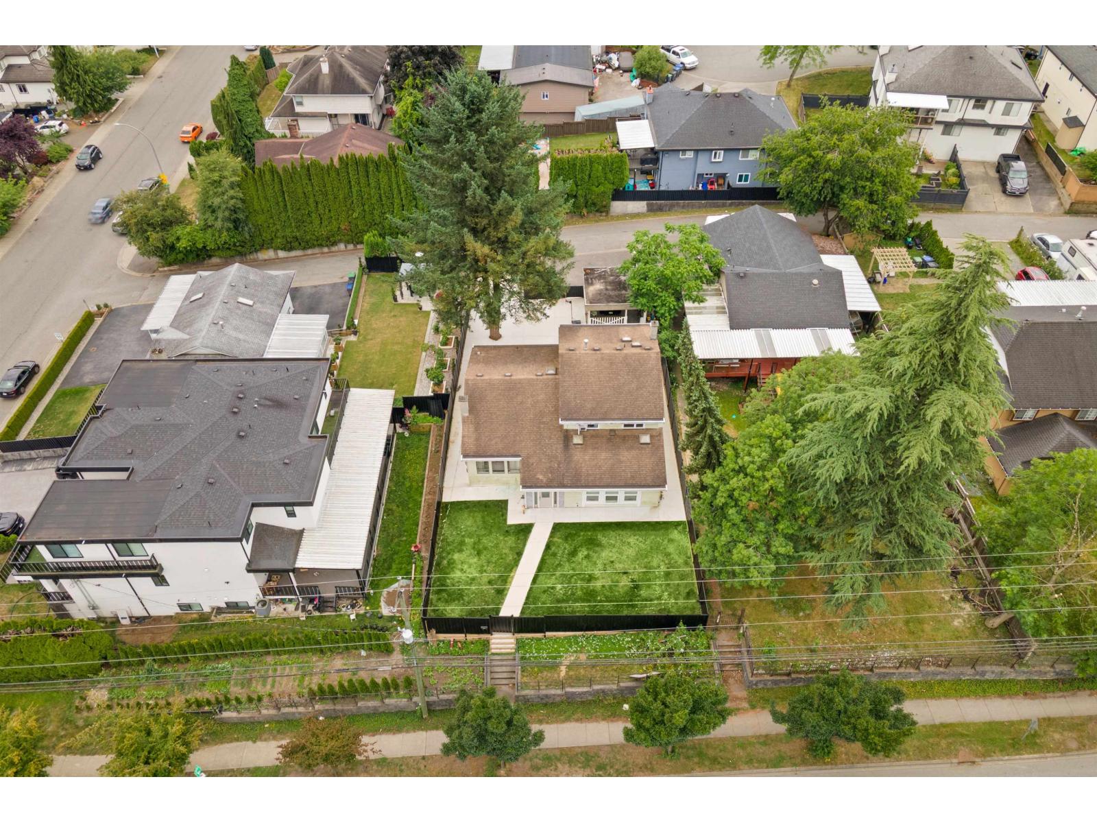 16376 96 Avenue Property Photo 6