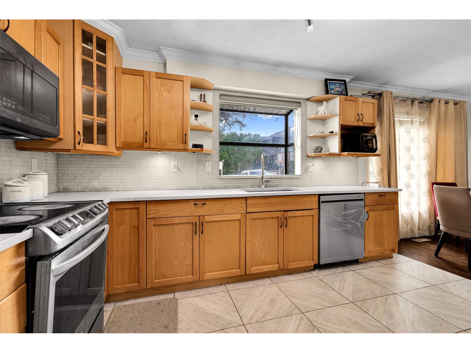 16376 96 Avenue Property Photo 16