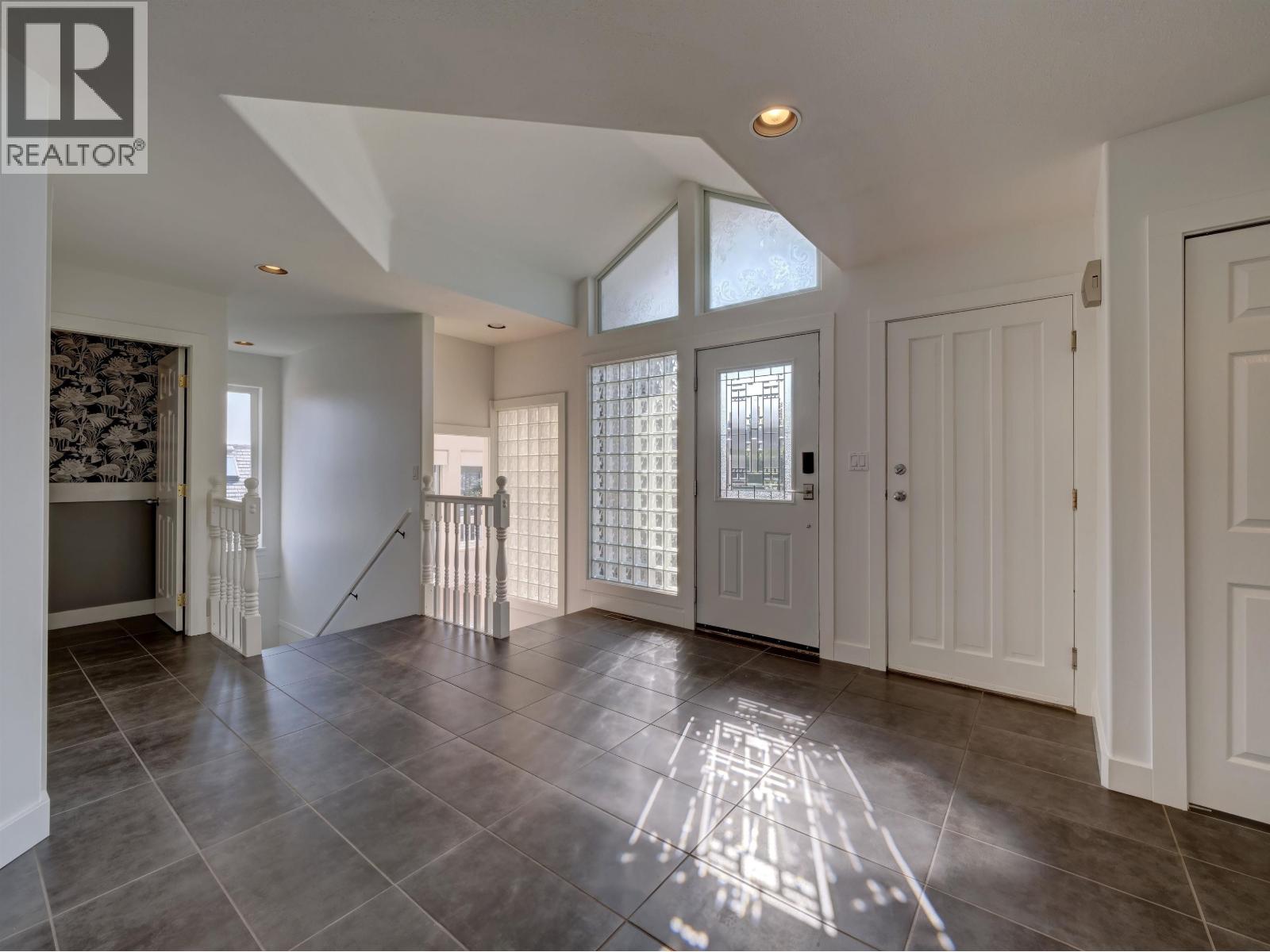 803 Oceanmount Boulevard Property Photo 5