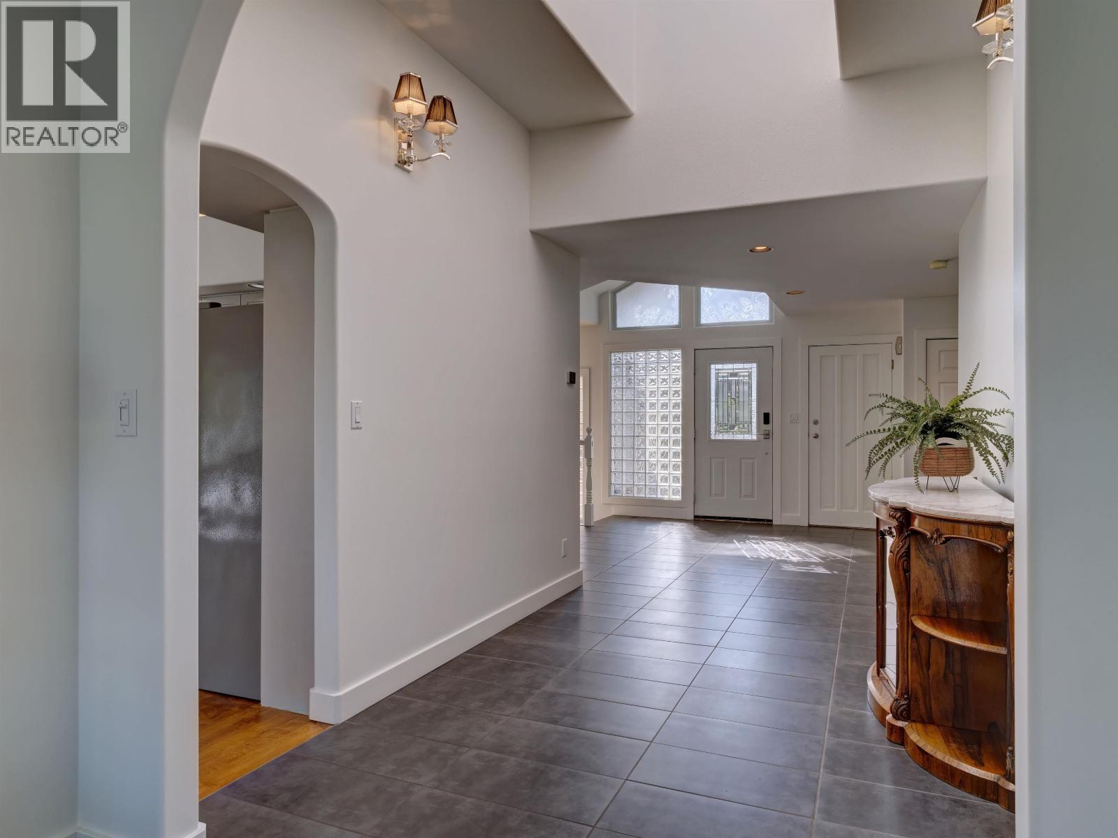 803 Oceanmount Boulevard Property Photo 10