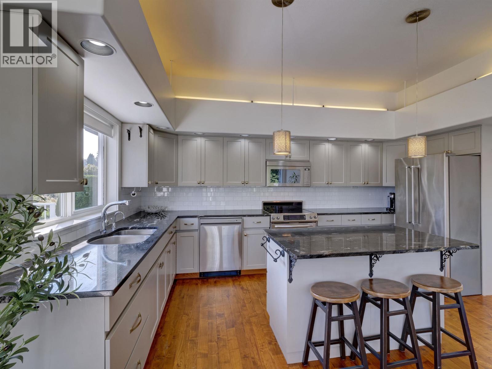 803 Oceanmount Boulevard Property Photo 12