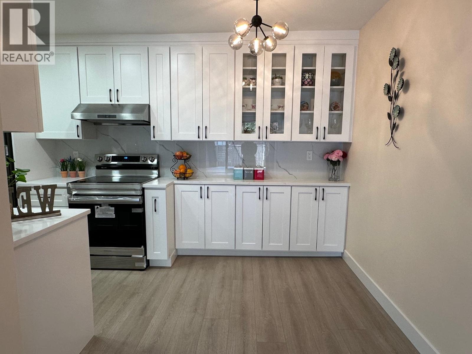 401 4941 Lougheed Highway Property Photo 5