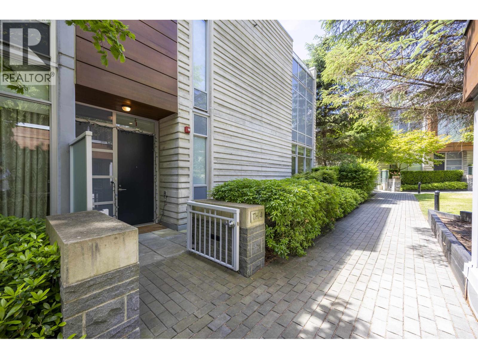 Th4 3355 Binning Road Property Photo 1