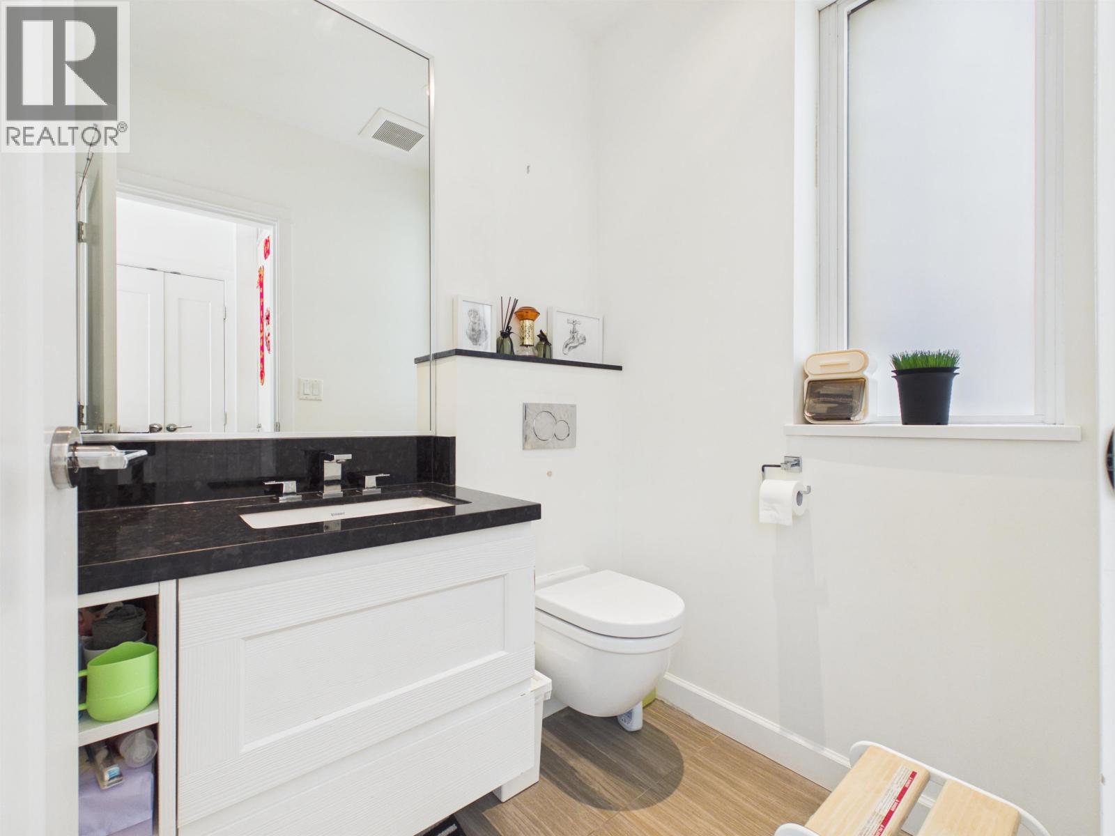 Th4 3355 Binning Road Property Photo 10