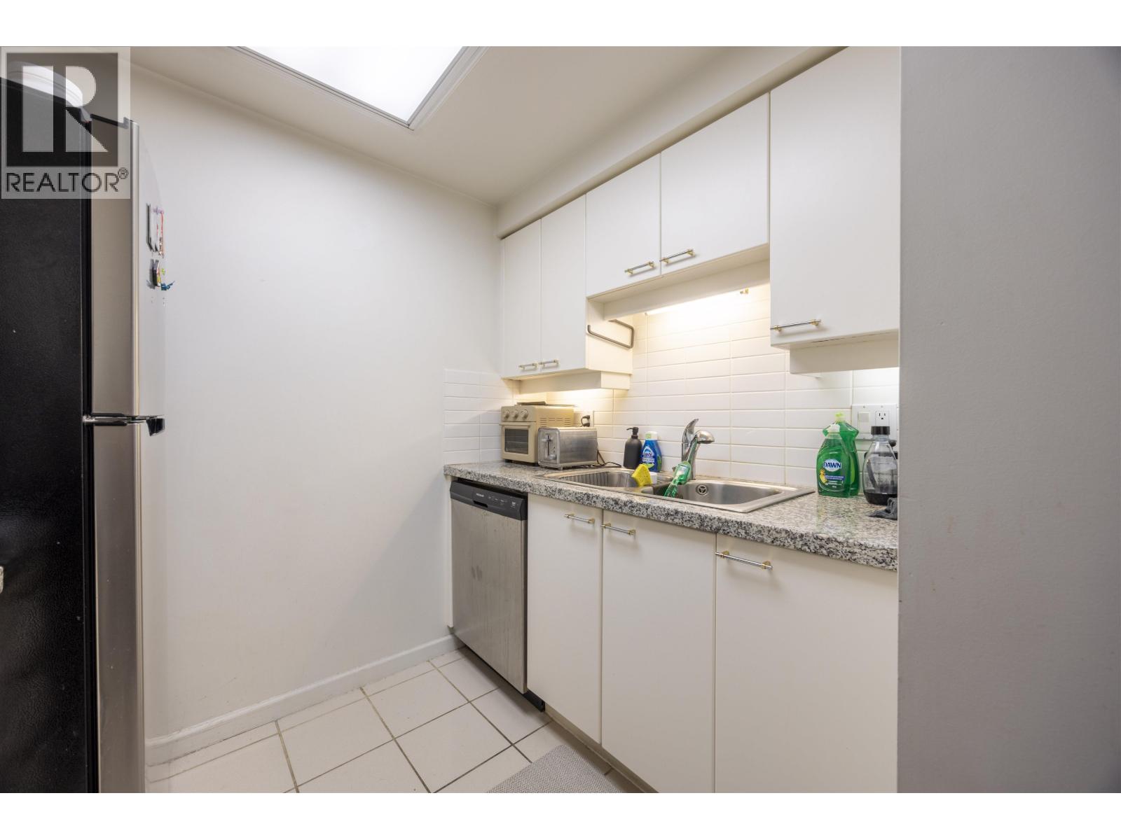 2505 388 Drake Street Property Photo 9