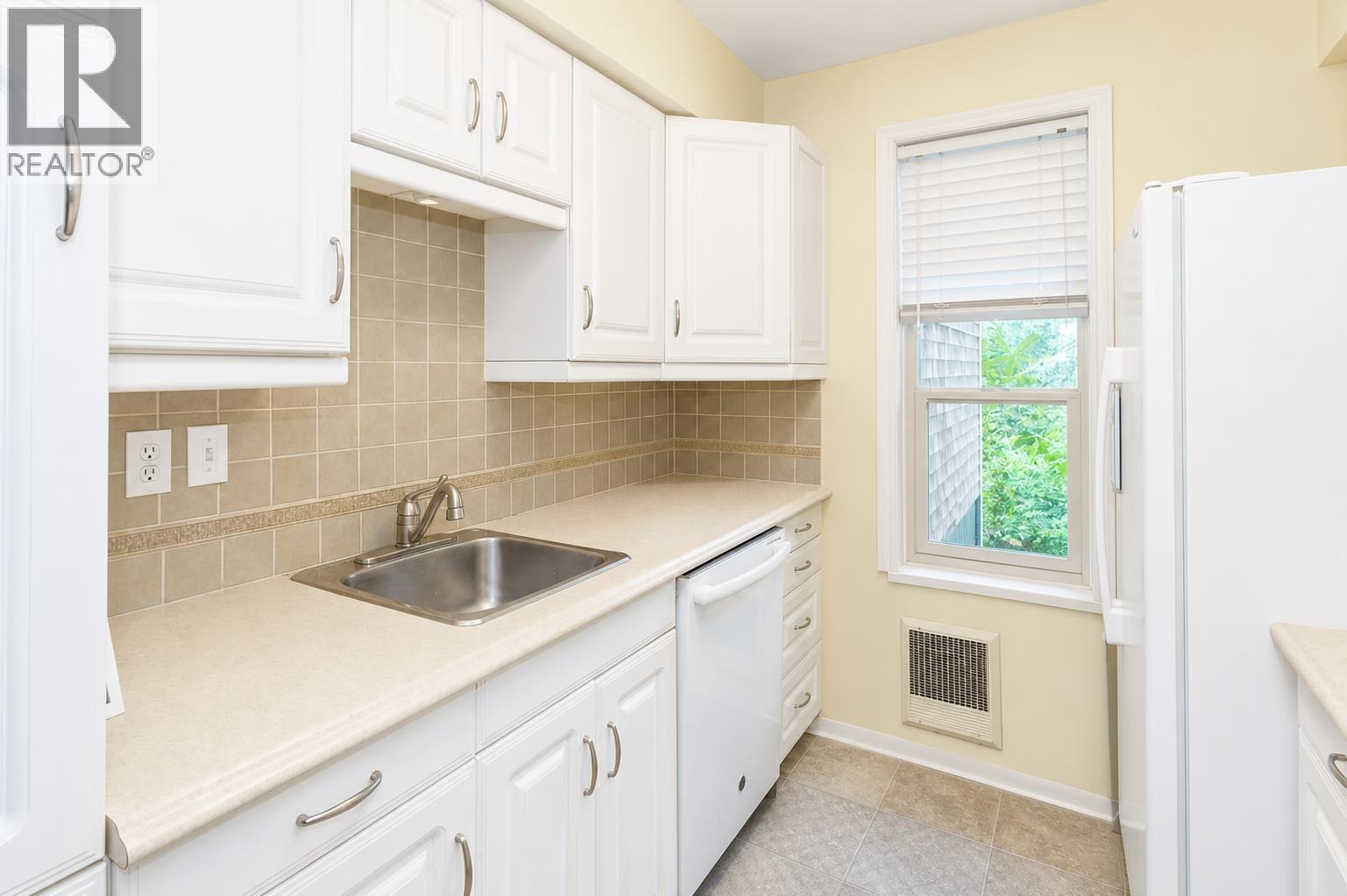 606 9867 Manchester Drive Property Photo 15
