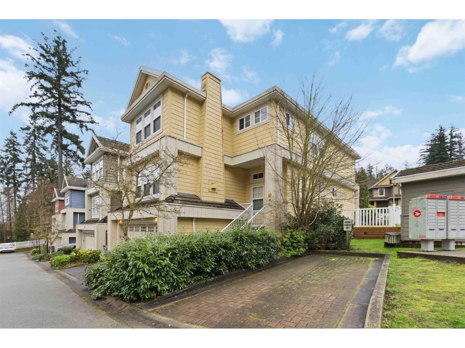 4 3495 147a Street Property Photo 2
