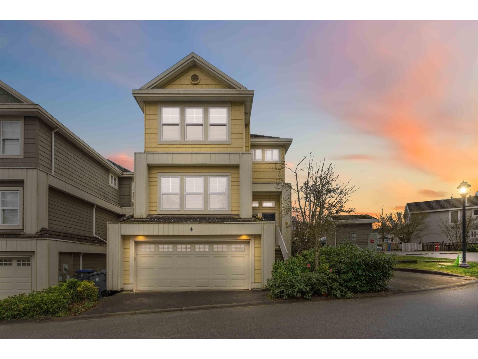 4 3495 147a Street Property Photo 3