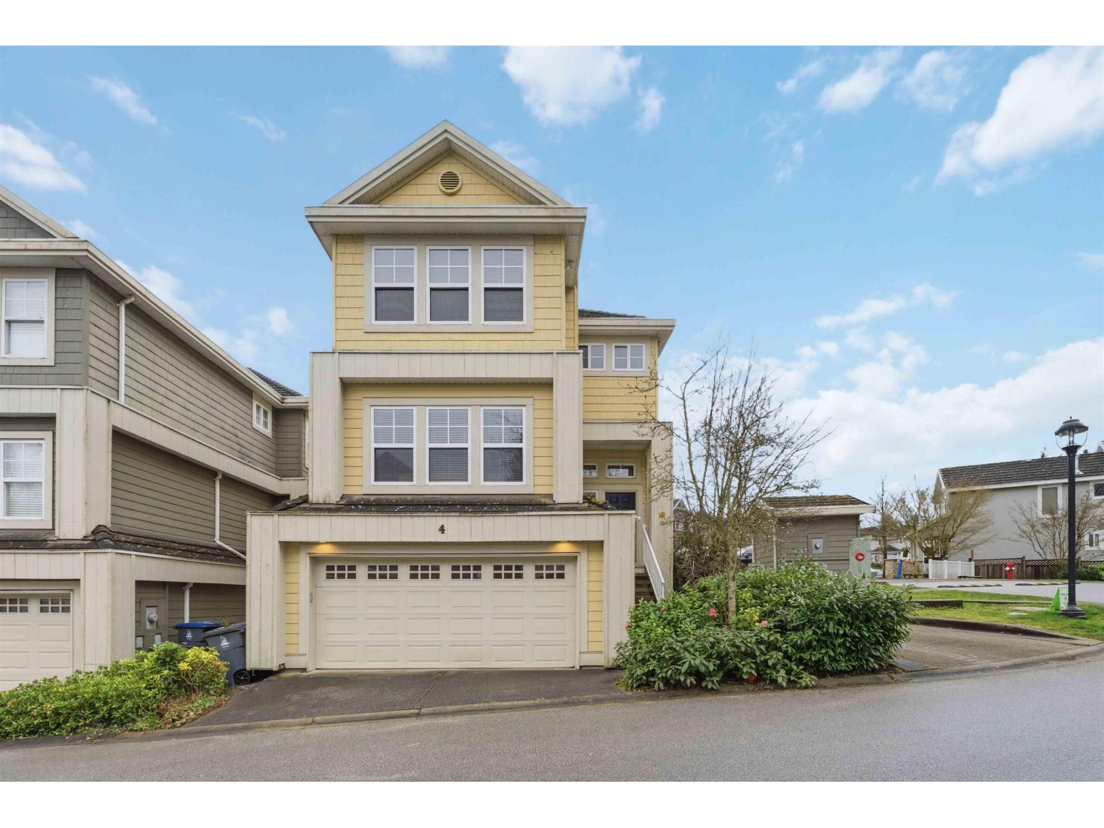 4 3495 147a Street Property Photo 4