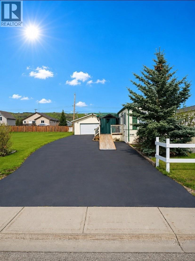10085 98 Street Property Photo 1