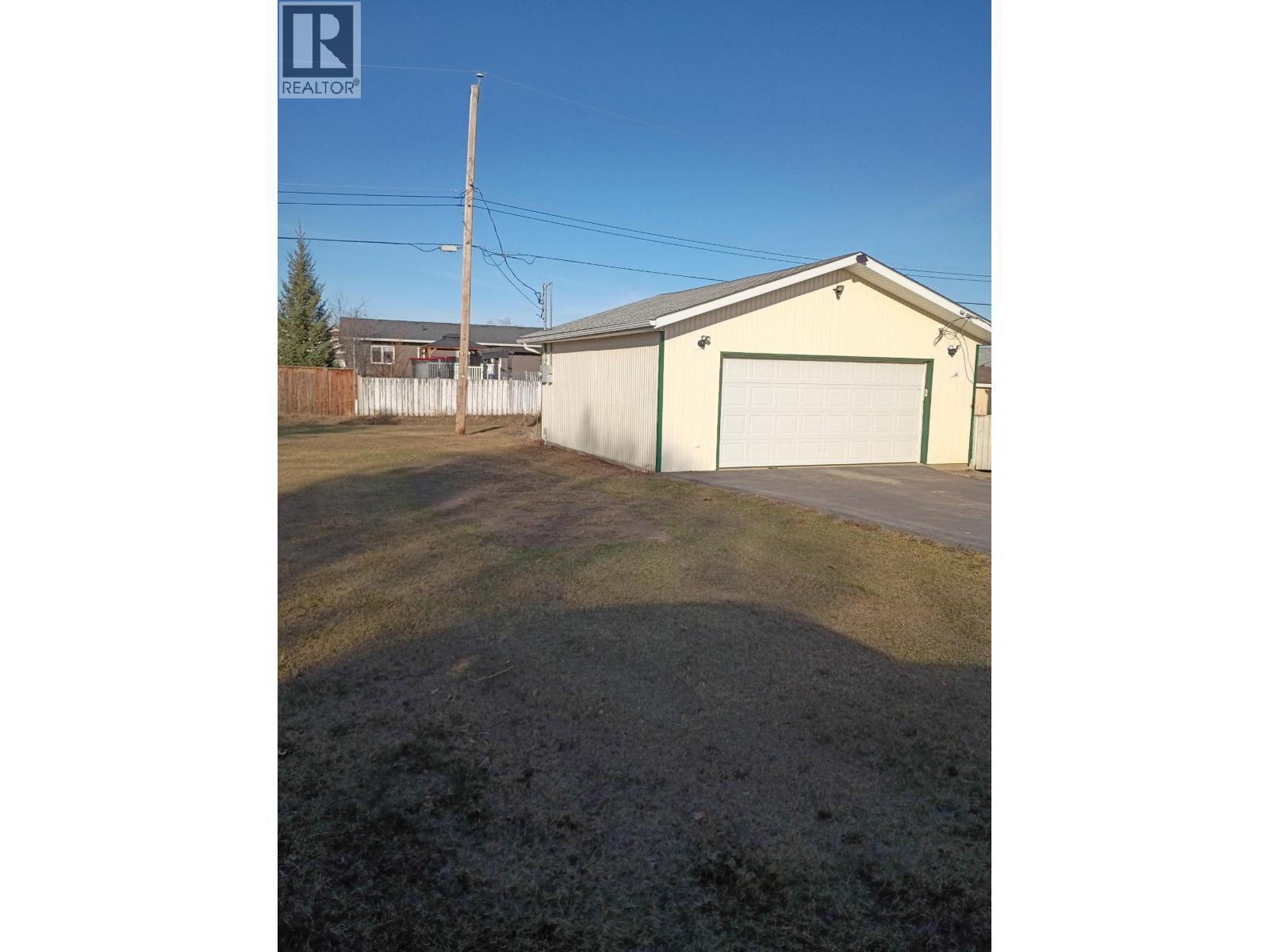 10085 98 Street Property Photo 3