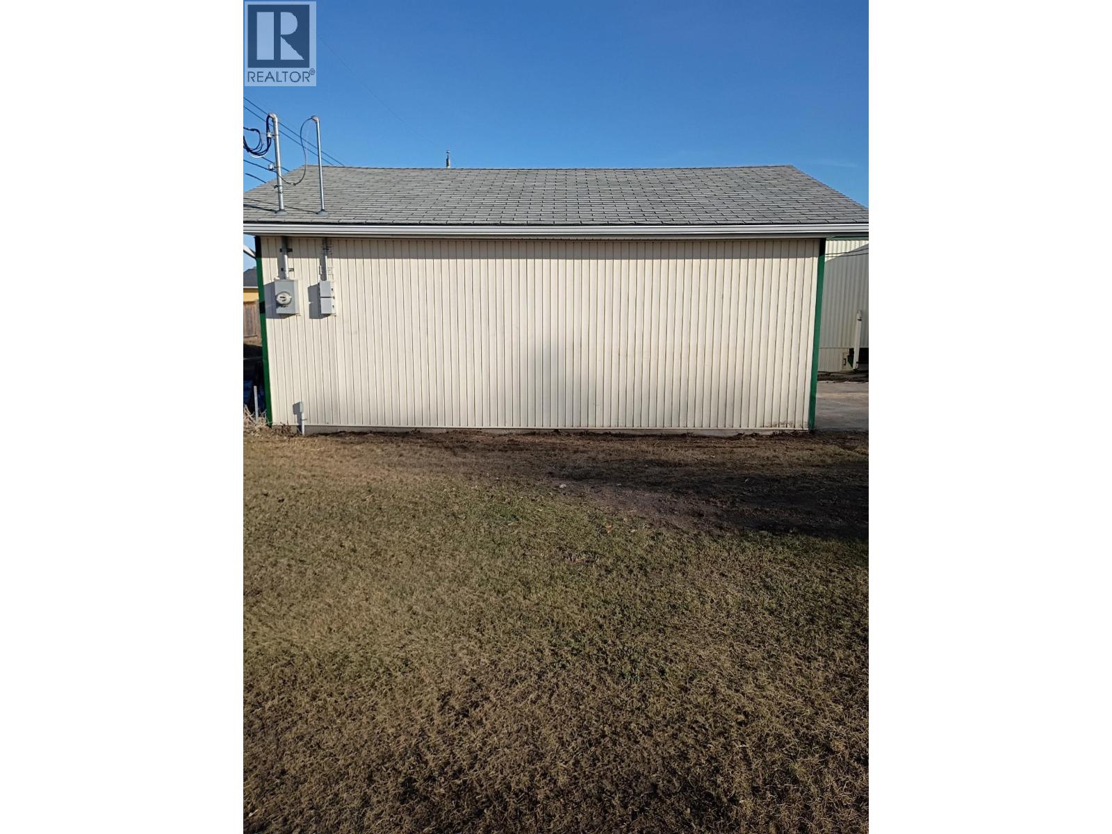 10085 98 Street Property Photo 4