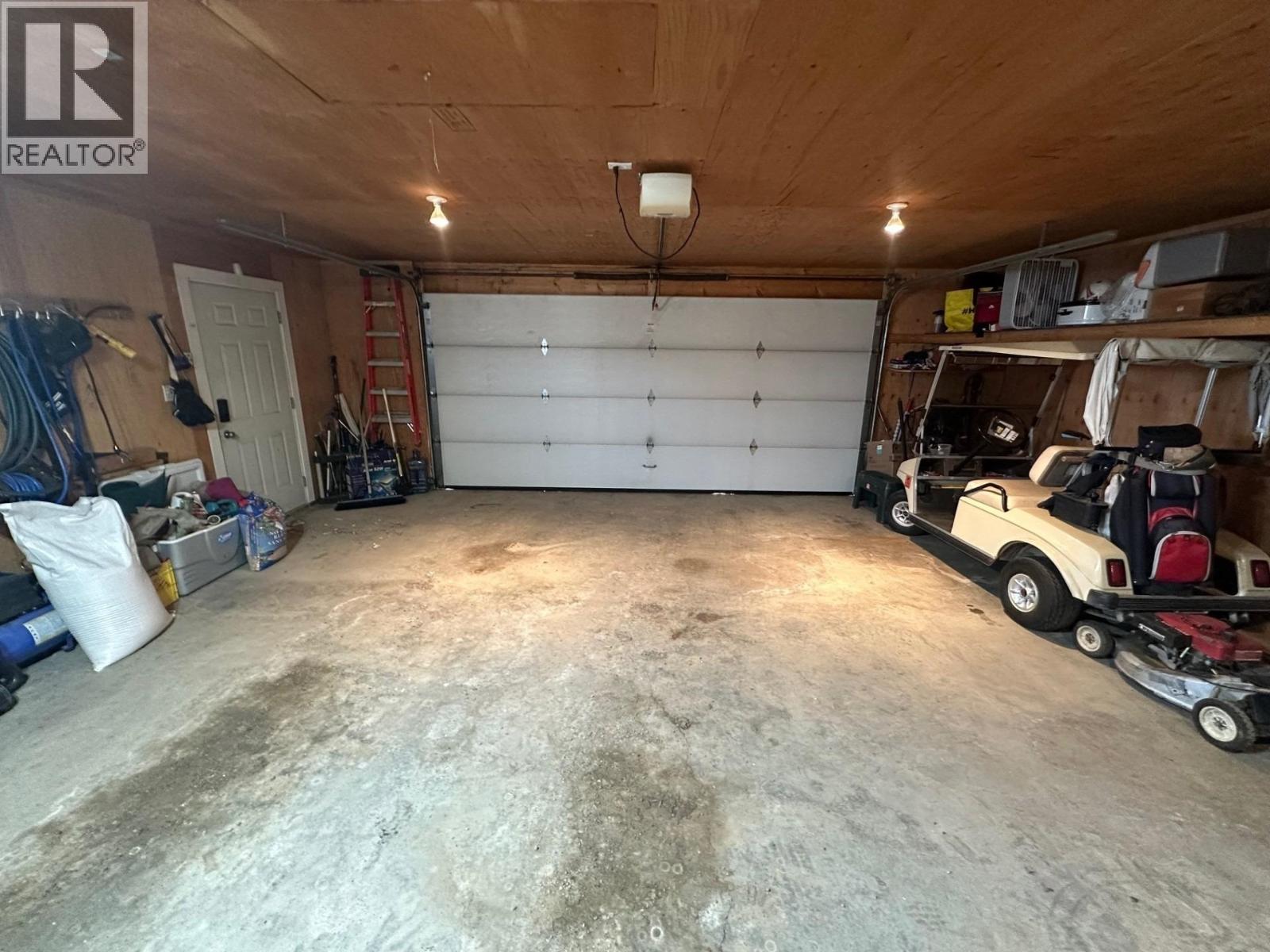 10085 98 Street Property Photo 5