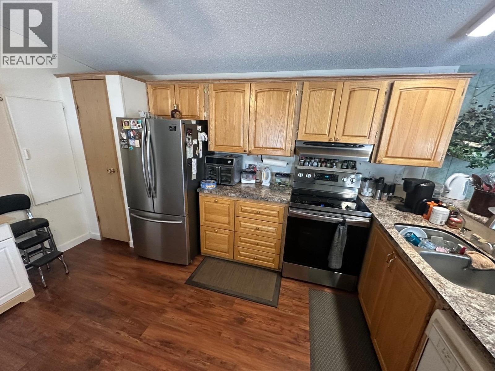 10085 98 Street Property Photo 7
