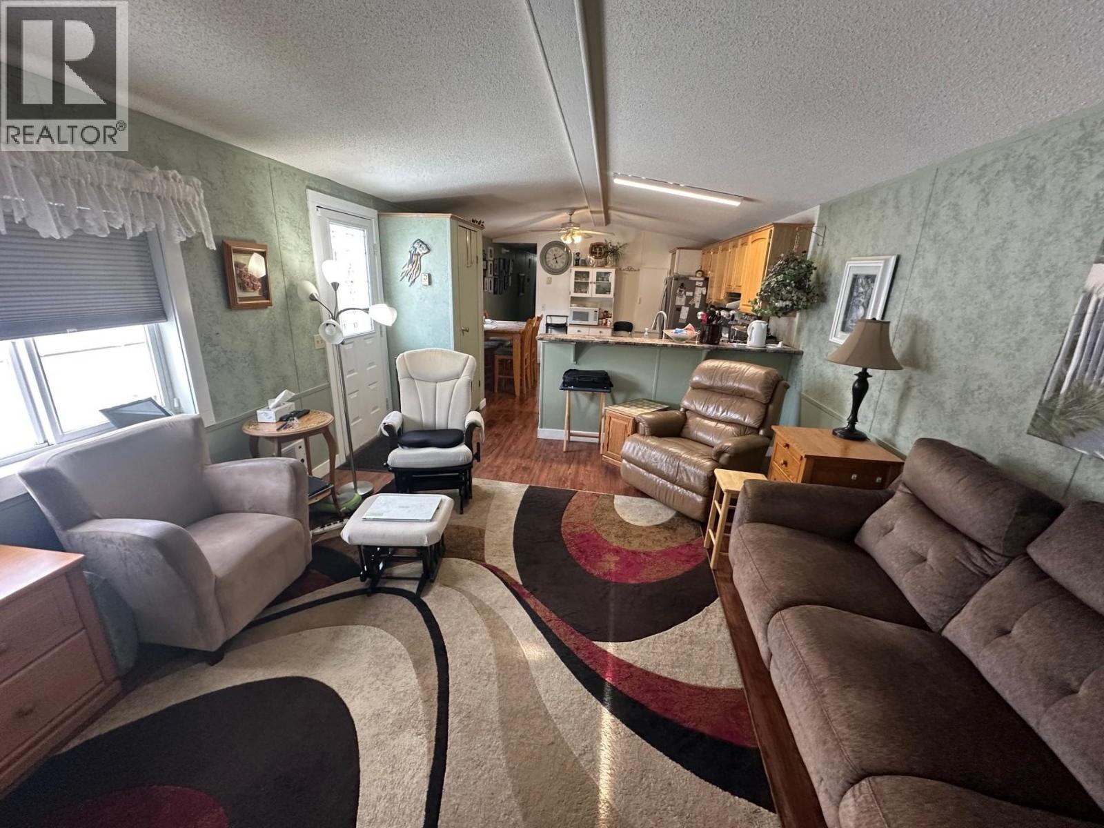 10085 98 Street Property Photo 9