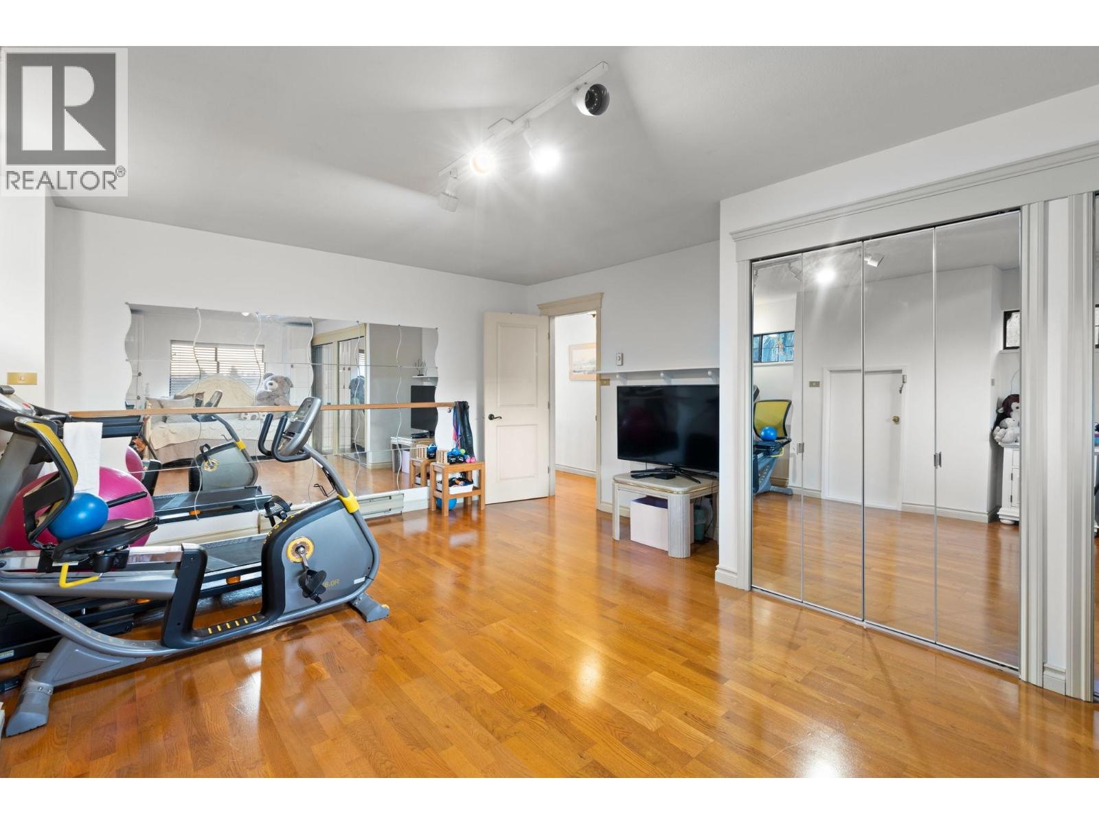 732 Rochester Avenue Property Photo 17