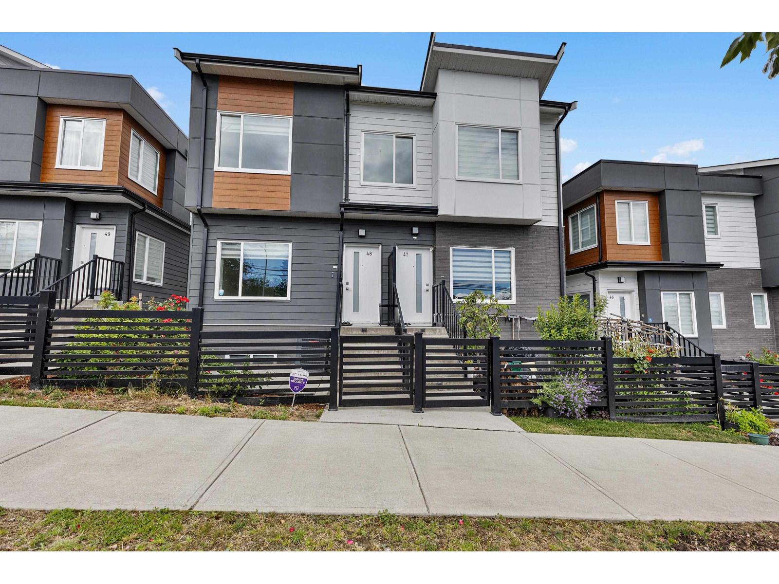 48 9652 162a Street Property Photo 3
