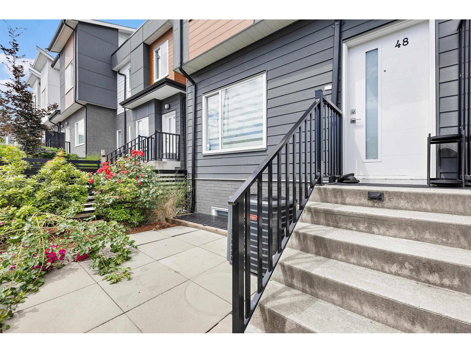 48 9652 162a Street Property Photo 6