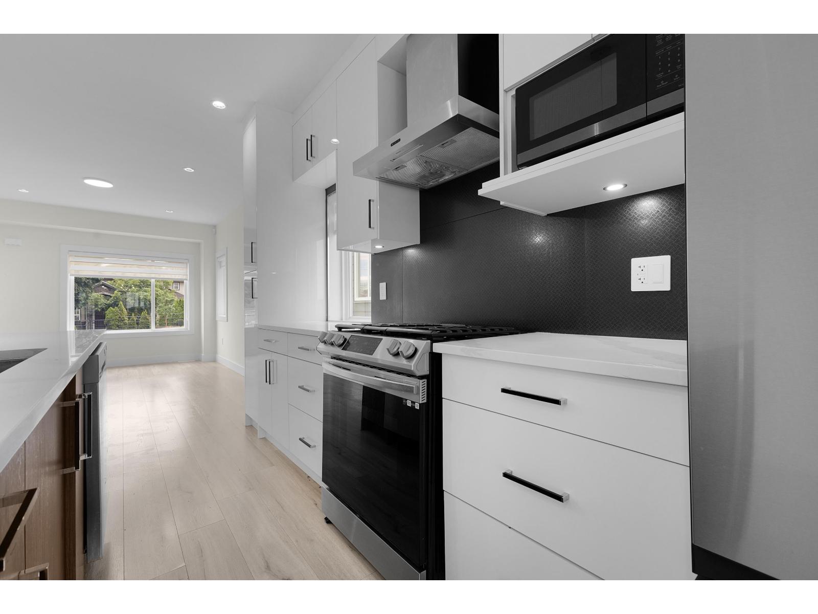 48 9652 162a Street Property Photo 22