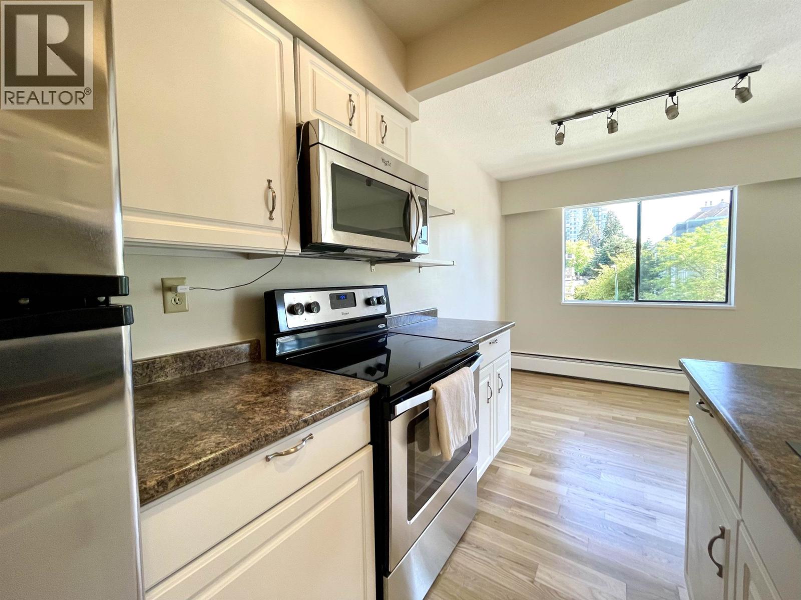307 5127 Irving Street Property Photo 1