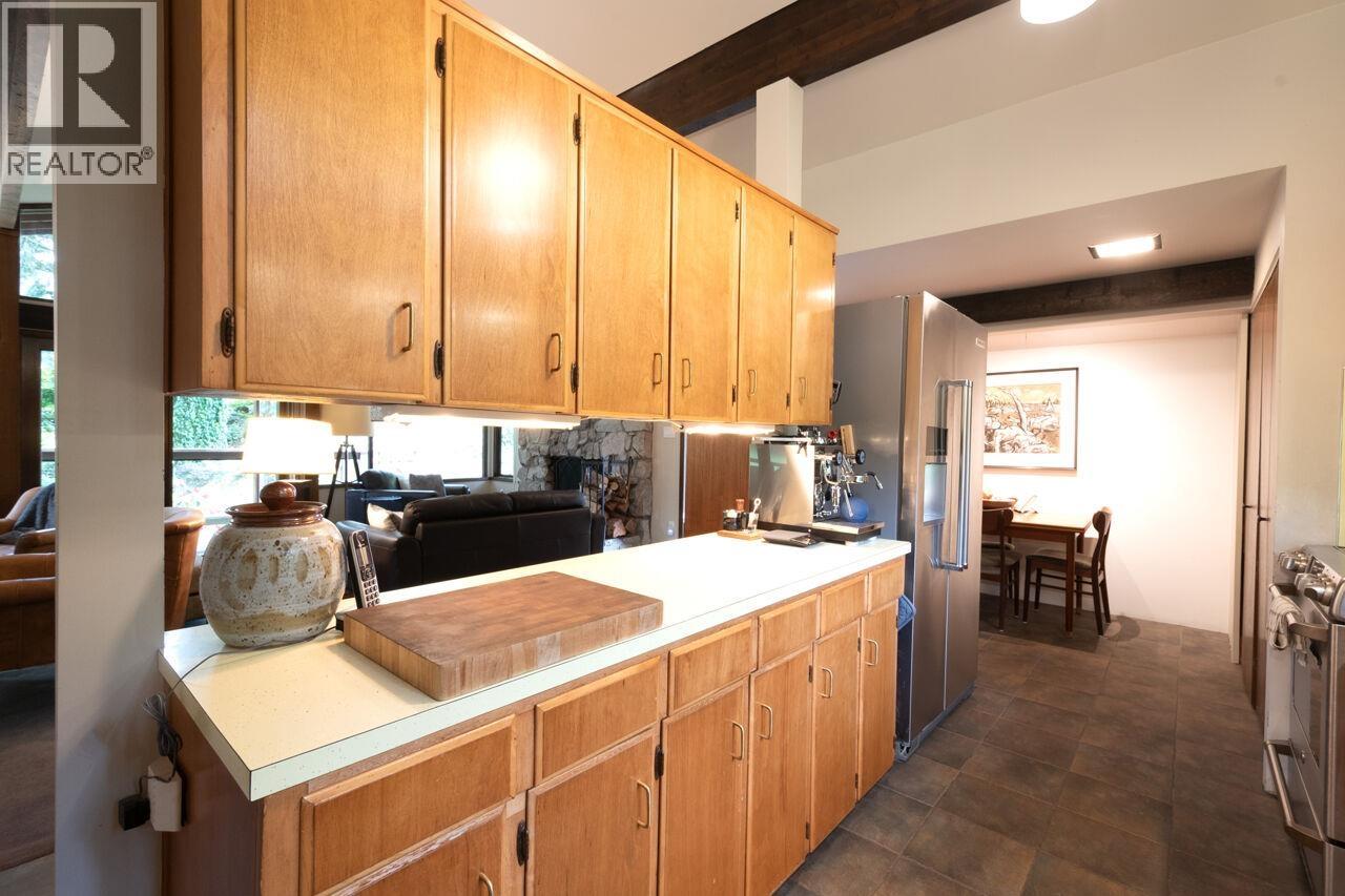 5335 Marine Drive Property Photo 5