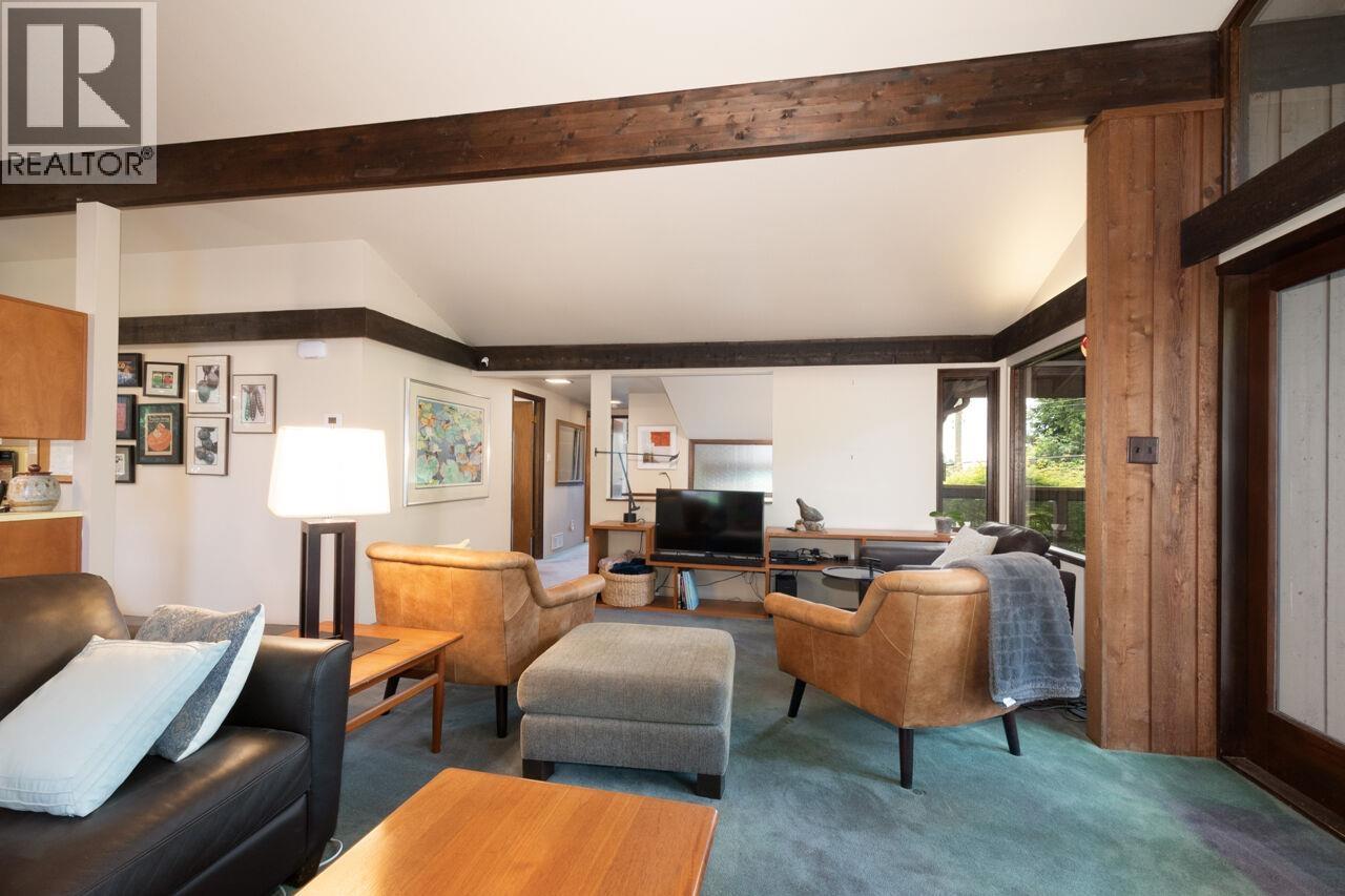 5335 Marine Drive Property Photo 10