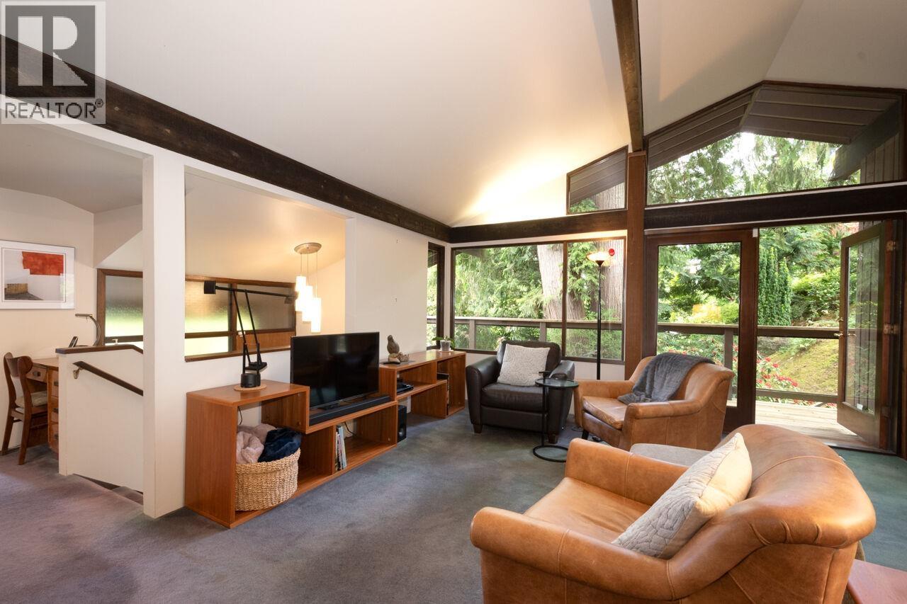 5335 Marine Drive Property Photo 11