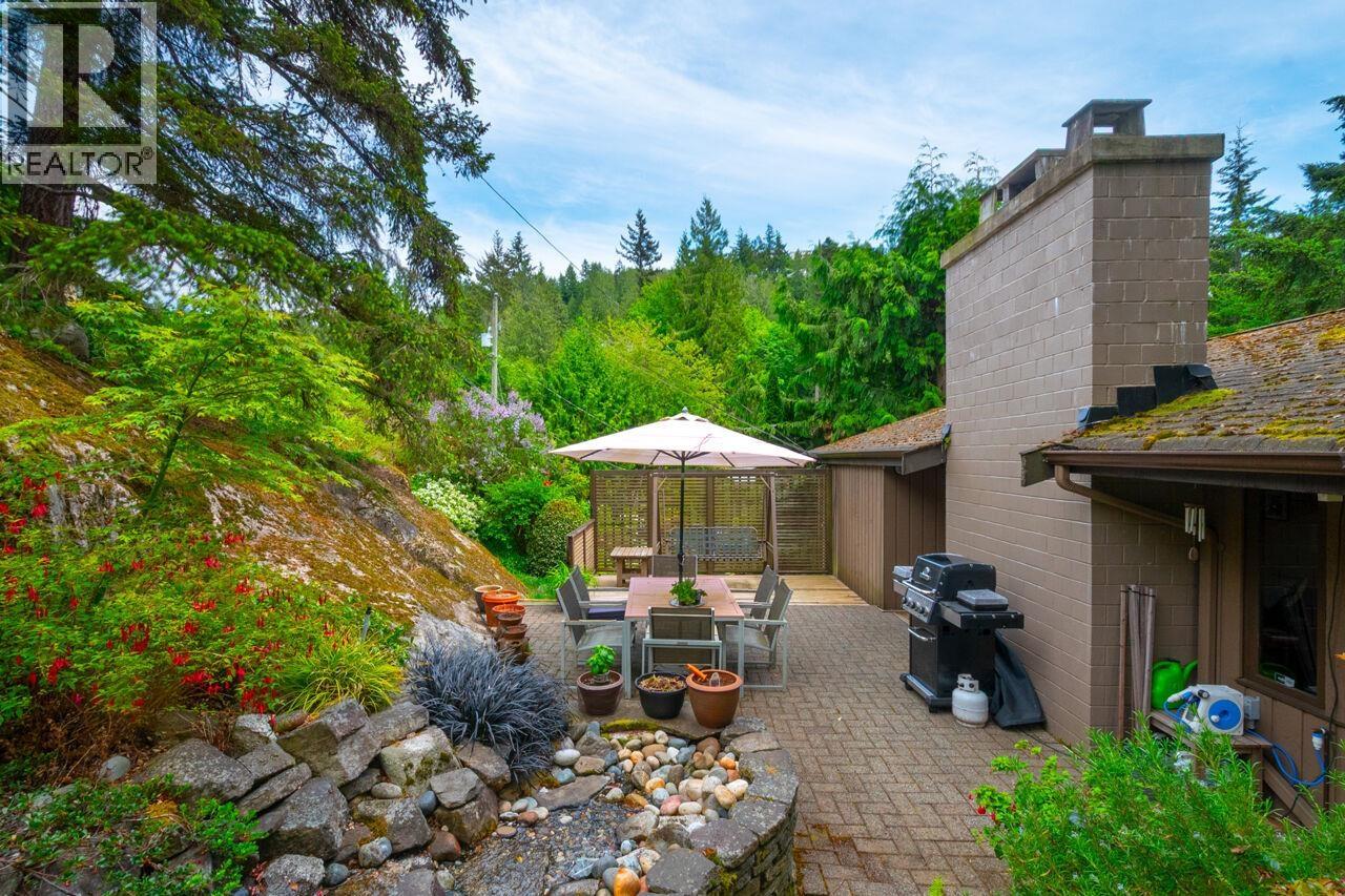 5335 Marine Drive Property Photo 20