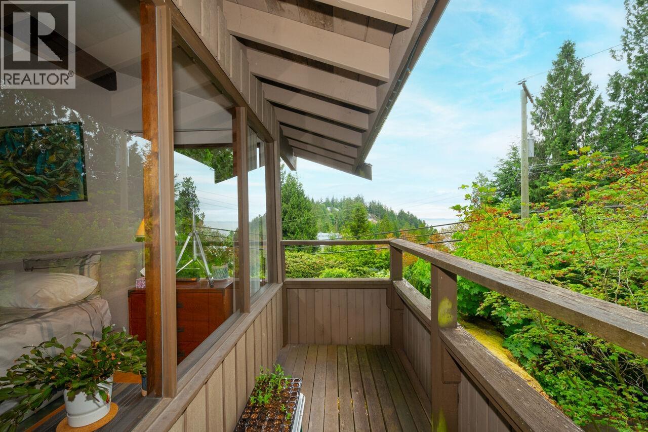5335 Marine Drive Property Photo 25